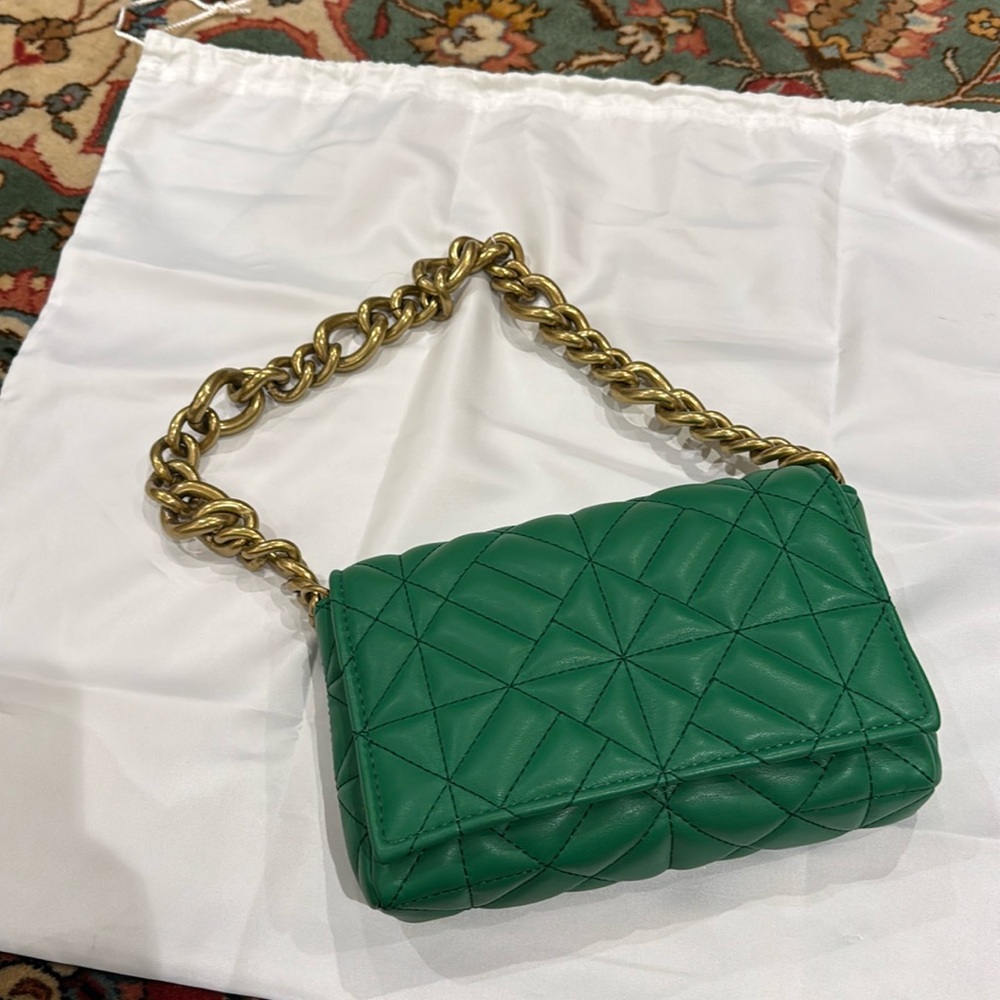 Zara Quilted Shoulder Bag with Brass Cooured Chained Handle